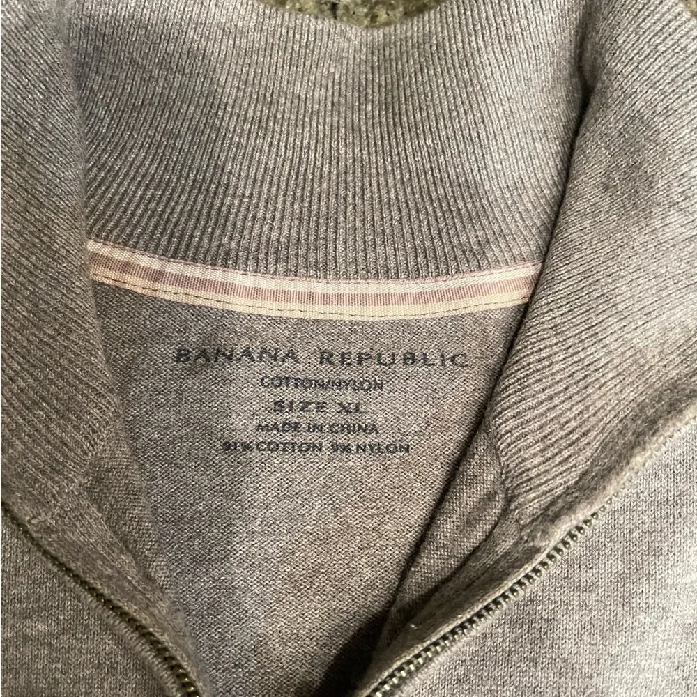 ☑️Excellent condition, VERY SOFT Banana Republic size XL gray Men’s sweater